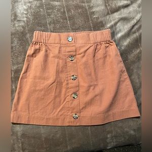 Adorable skirt with buttons